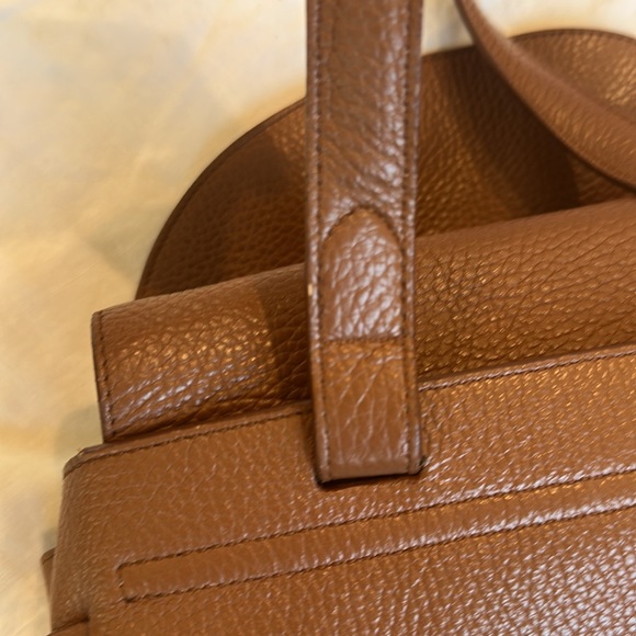 Cuyana Leather Backpack Brown/Caramel - Picture 14 of 16